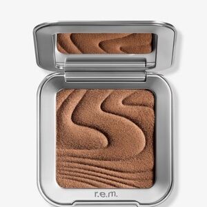 R.E.M beauty- Hypernova Satin Matte Bronzer (Blazed)